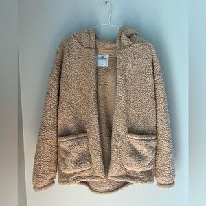Hollister Sherpa!! Size large and comfy oversized fit